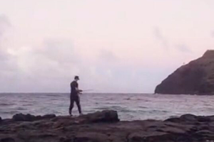 夏威夷的钓鱼日常 风浪中海礁石上的矶钓 [视频]