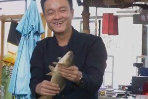 CCTV我爱发明之夜钓灵漂 多功能智能电子灯漂 [视频]