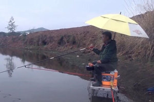 《渔道》第21集 自然水库垂钓春天风雨选位技巧 [视频]