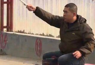 大鹏带你去黑坑 冬天大棚钓鲤鱼有没有正口 [视频]