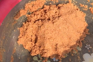 冬钓鲫鱼利器 红虫浆的开制方法过程 [视频]