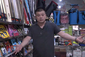 新手如何选择钓鱼饵料 原则很简单 [视频]